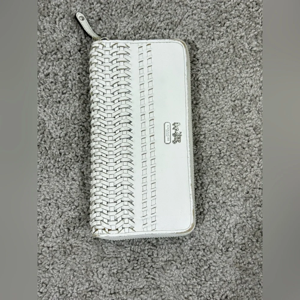 Coach Resort White Woven Leather Wallet with Metal Coach‎ Logo